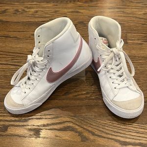 White/Rose Gold Nike Blazer Mid-77 big kid (6)